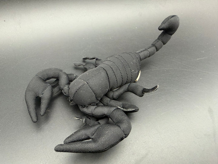 ブラックサソリ ぬいぐるみ中